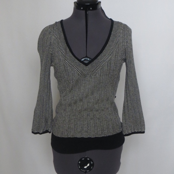 🔴CLEARANCE🔴 Size XS Express Black and White Sweater - Picture 1 of 4